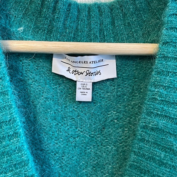 & Other Stories Cardigan with exagerrated shoulders - Picture 1 of 3